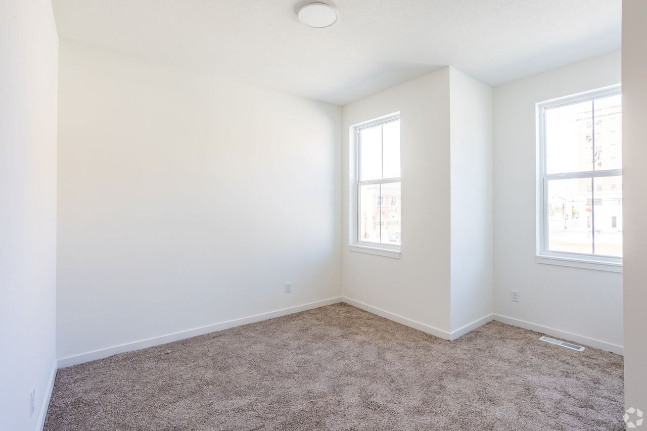 2nd Ave Rowhomes - Photo 6 of 8