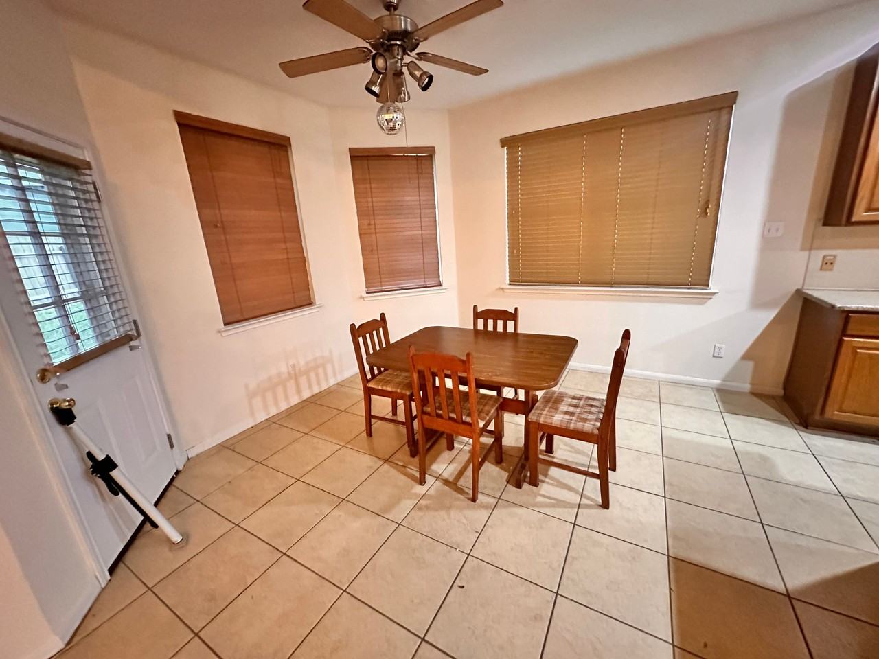 1724 Fort Grant Dr - Photo 4 of 18
