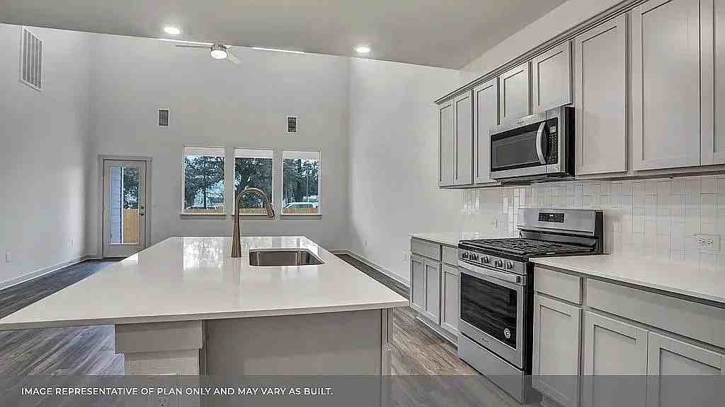 13608 Lubeck Dr - Photo 2 of 14