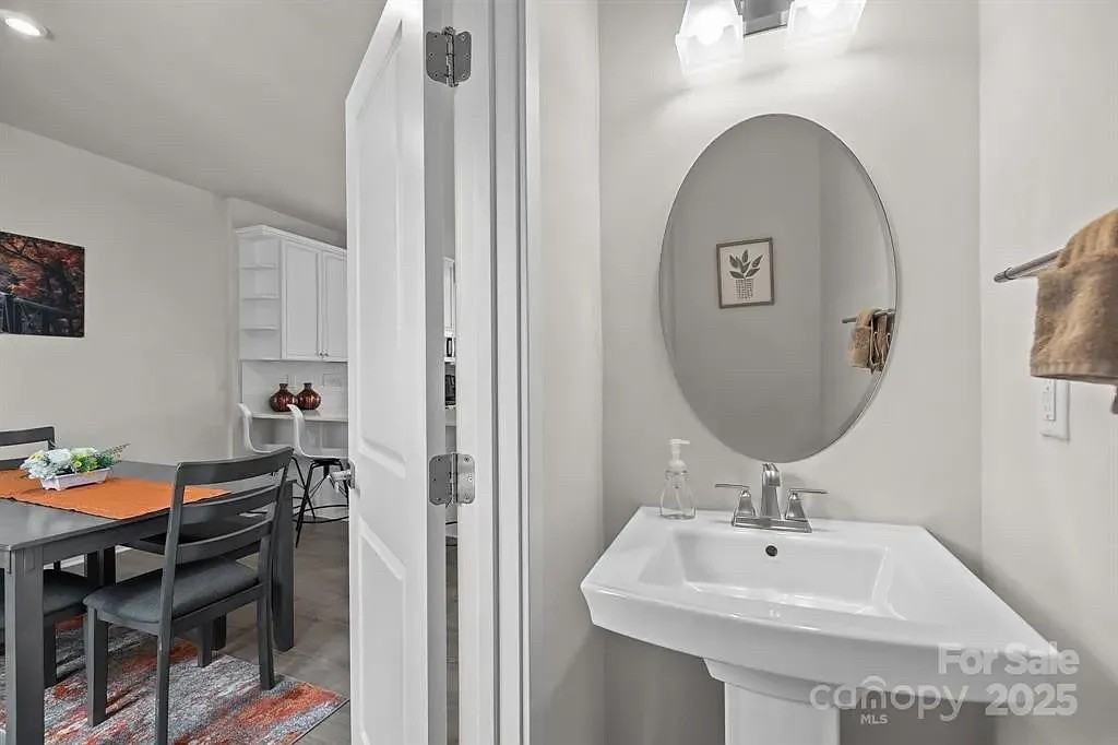 912 Broad River Ln - Photo 6 of 14