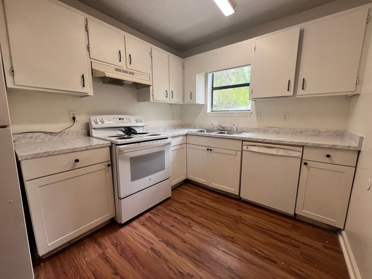 142 Christy Ct - Photo 2 of 15