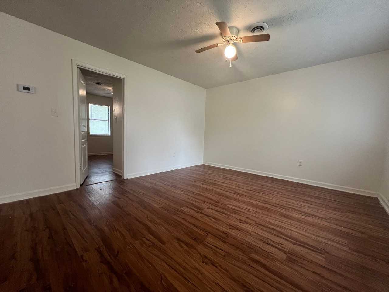 142 Christy Ct - Photo 3 of 15
