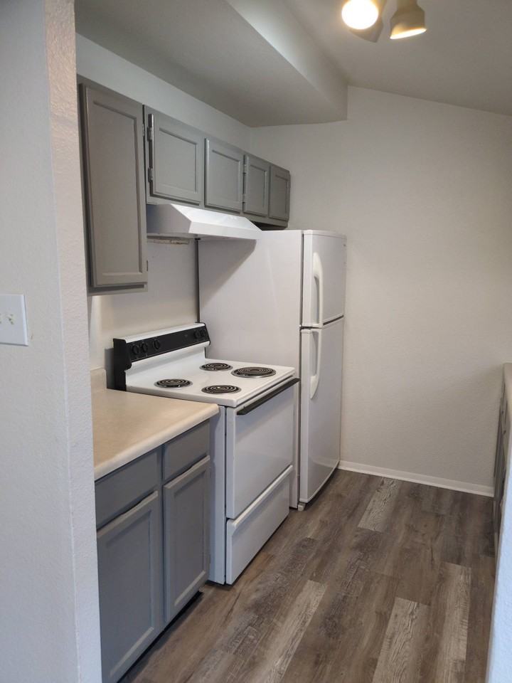 320 S 3rd St #3 - Photo 3 of 20