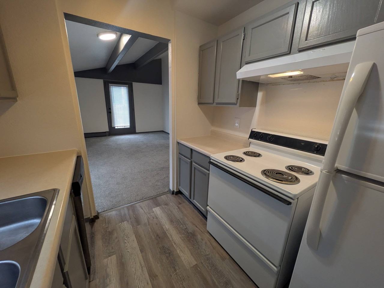 320 S 3rd St #3 - Photo 4 of 20