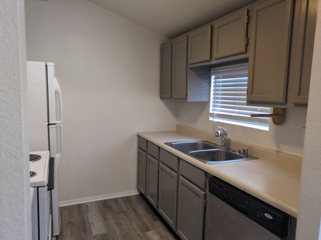 320 S 3rd St #3 - Photo 5 of 20