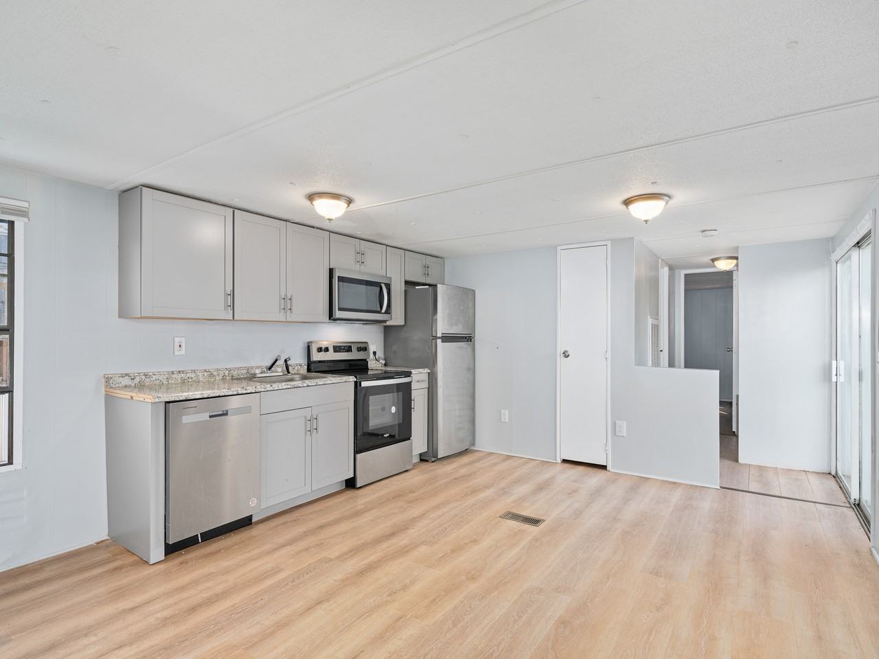 53 Cushion Pl #1 - Photo 4 of 12