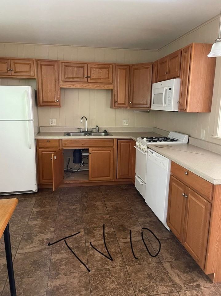 606 S Trenton St #10 - Photo 3 of 6