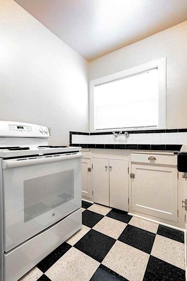 CARMEN APARTMENTS (JAMJ01) - Photo 5 of 44
