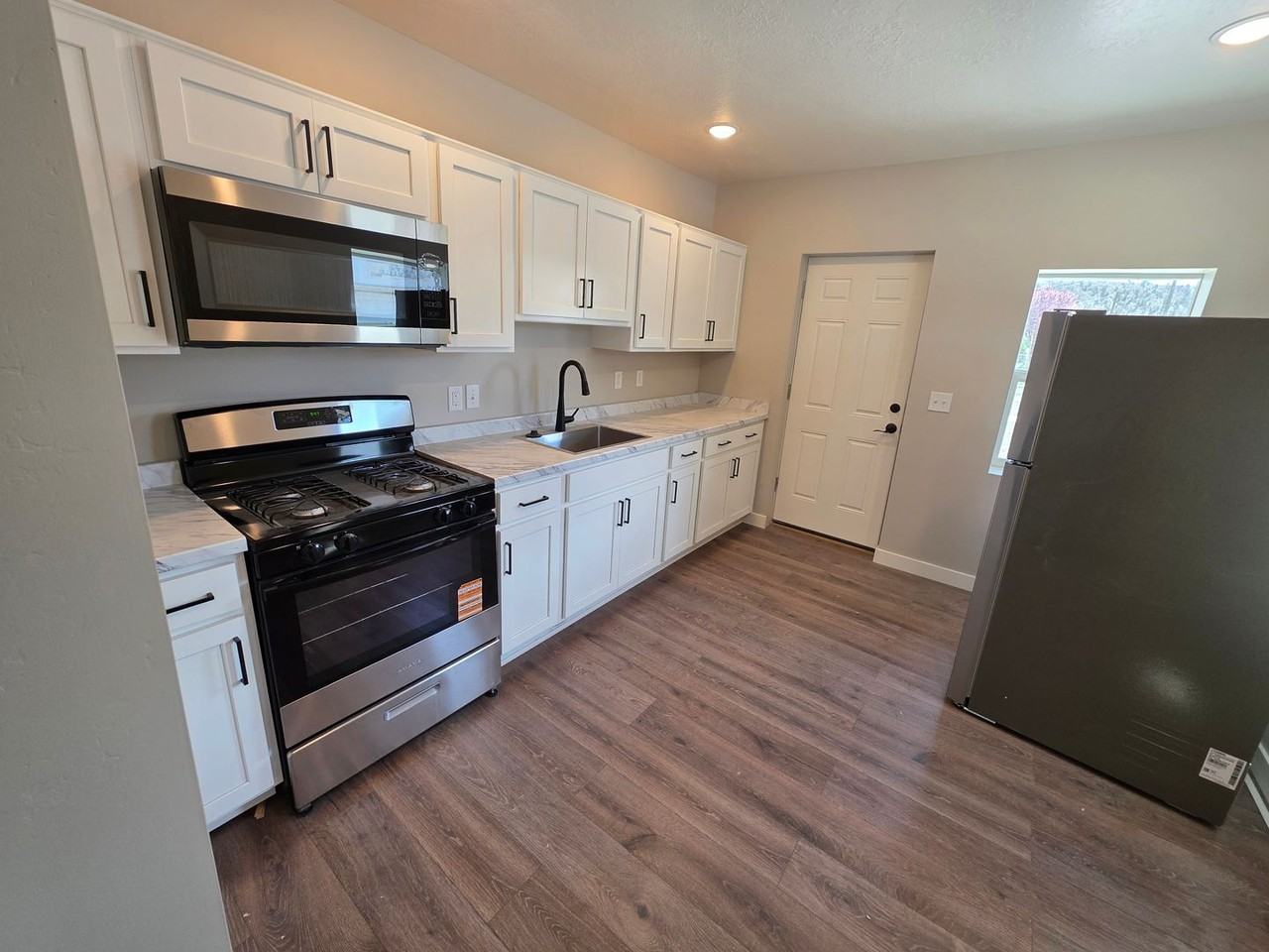 Newly Remodeled Apartments - Photo 5 of 9