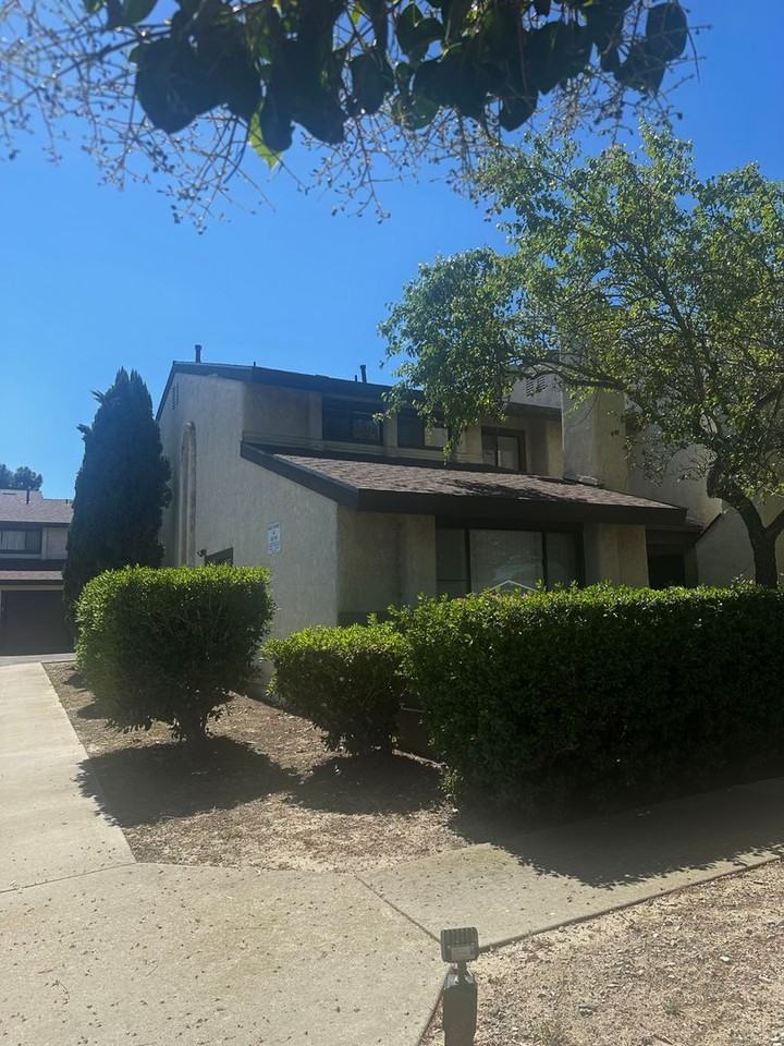 1314 W Apricot Ave - Photo 2 of 19