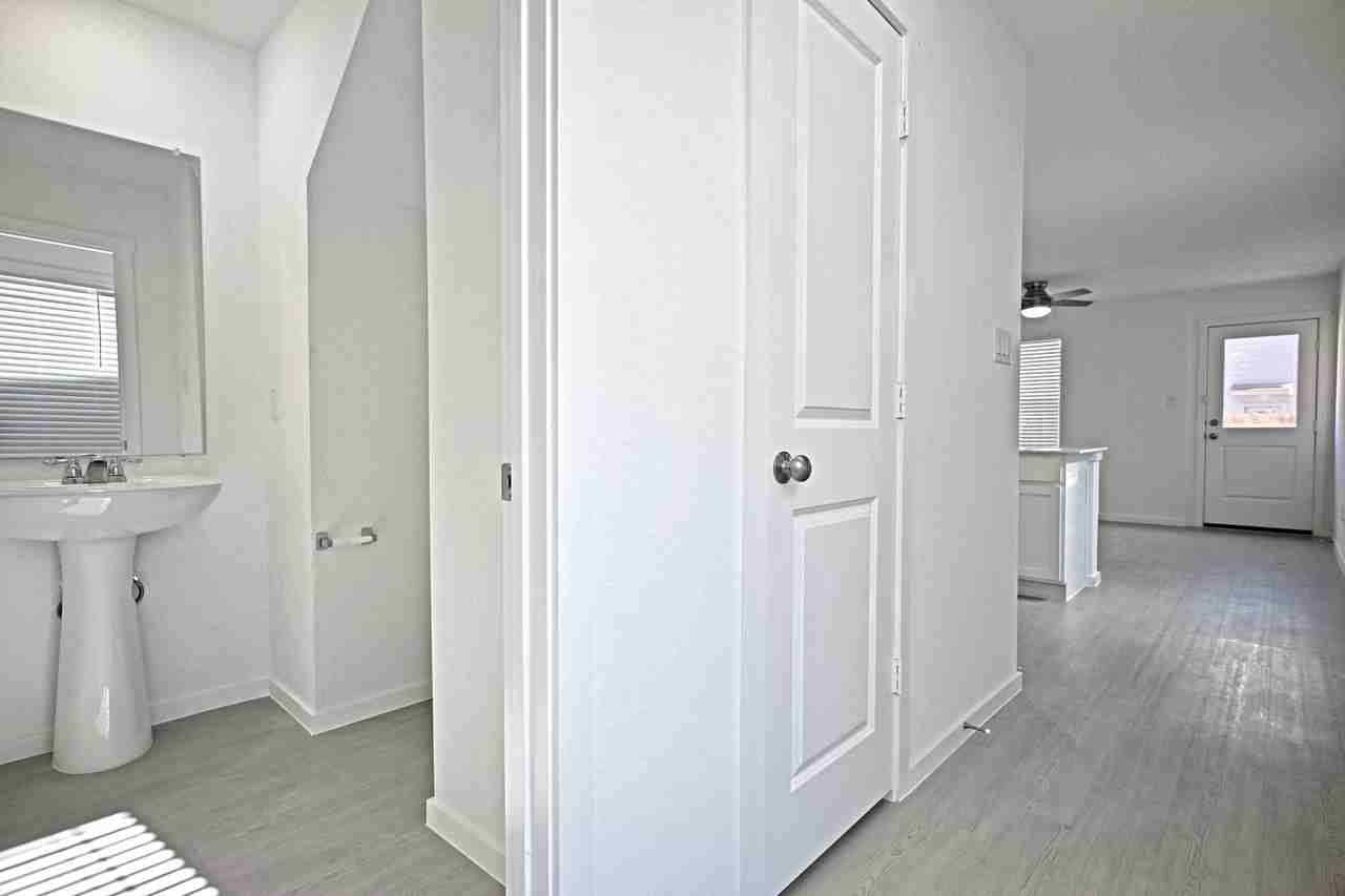 6718 Marble Rdg #1 - Photo 3 of 34