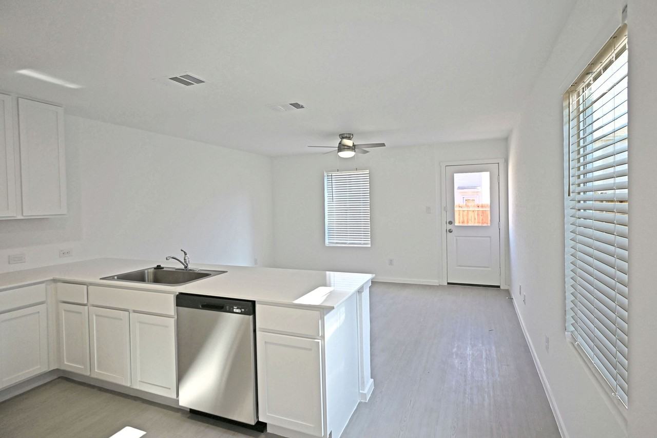 6718 Marble Rdg #1 - Photo 4 of 34