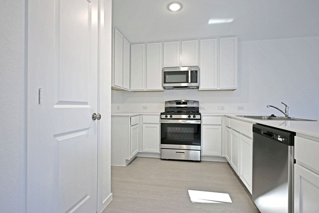 6718 Marble Rdg #1 - Photo 5 of 34