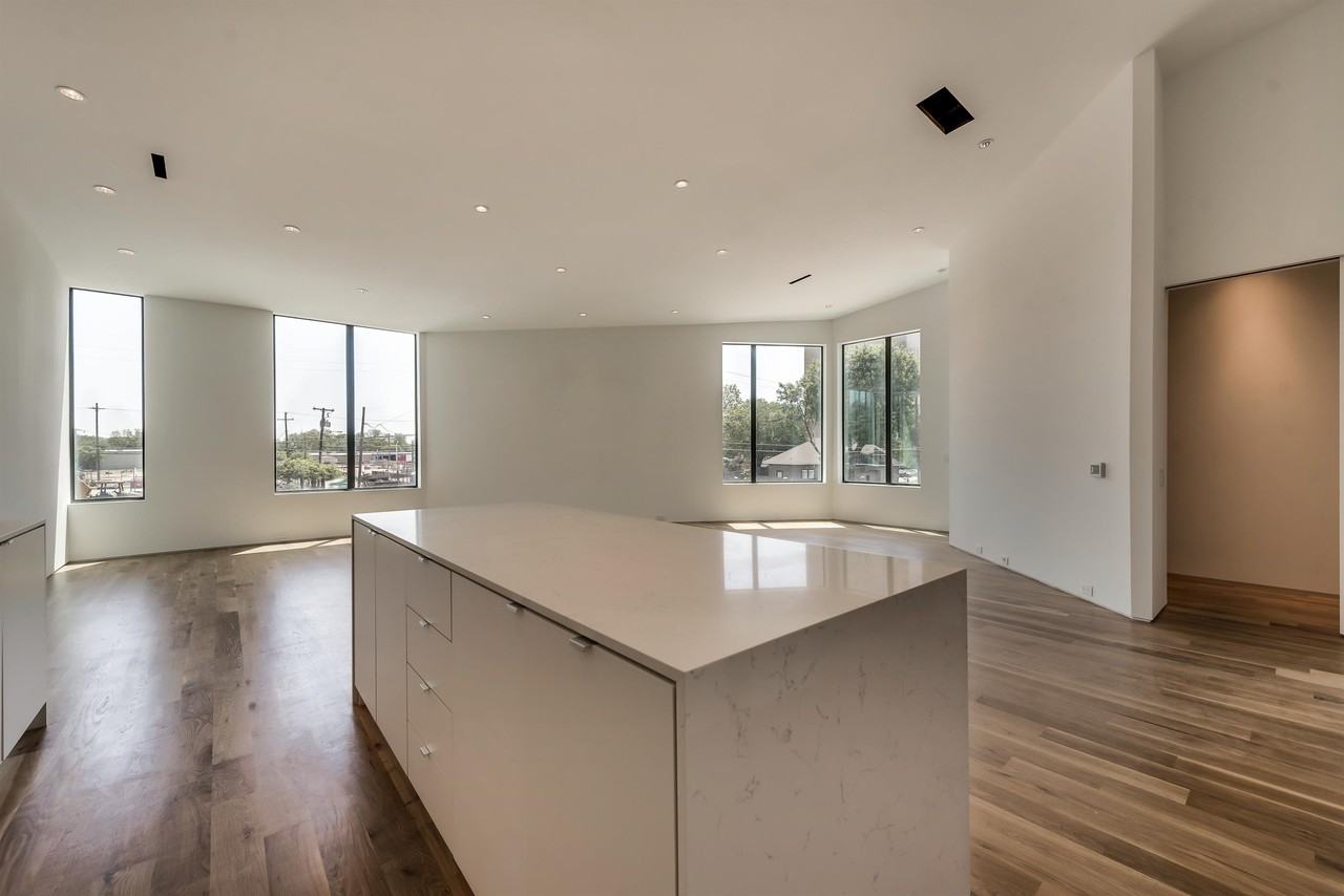 1504 Burlew St #4 - Photo 6 of 24