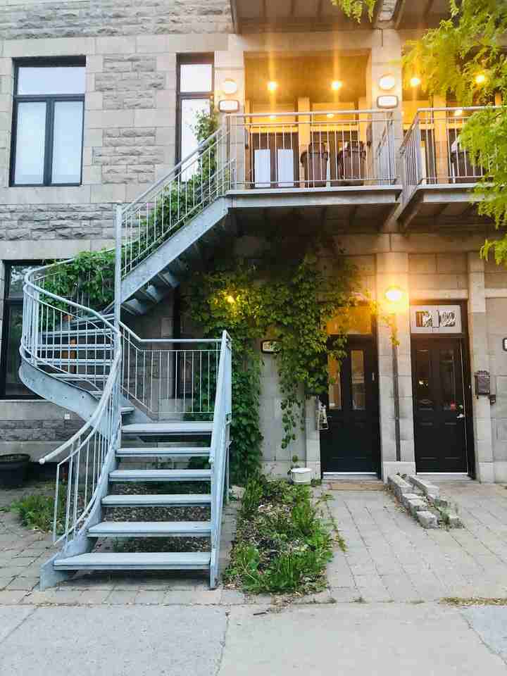 5240a Rue Saint-Denis - Photo 2 of 32