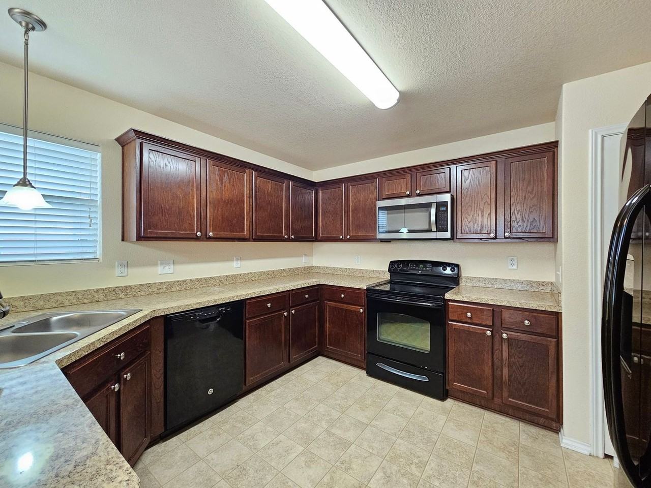 2102 Coy Dr - Photo 6 of 26