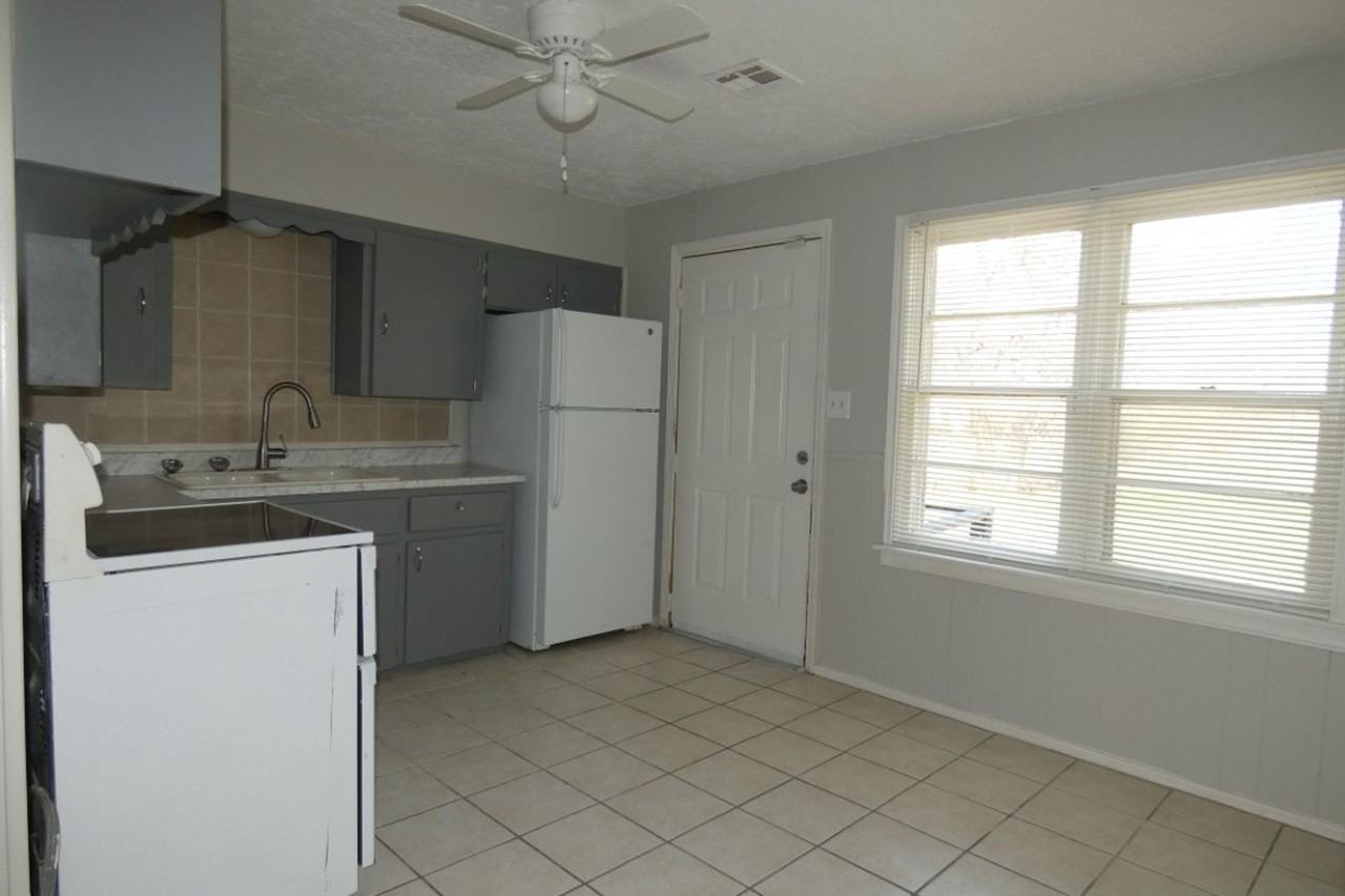 1509 Nw Williams Ave - Photo 5 of 17