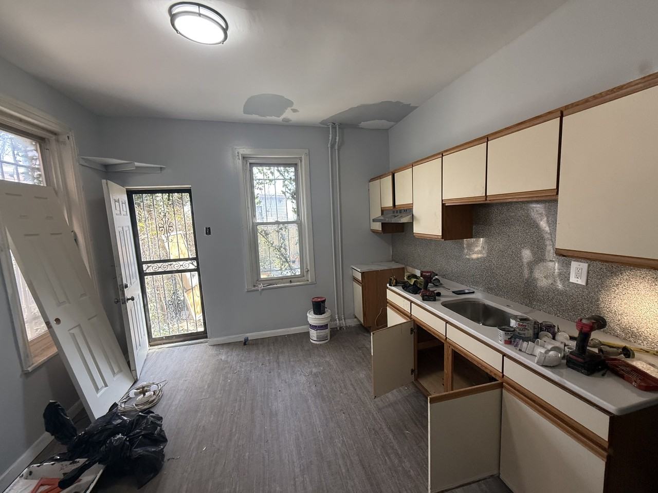 920 Newton Ave #1 - Photo 3 of 10