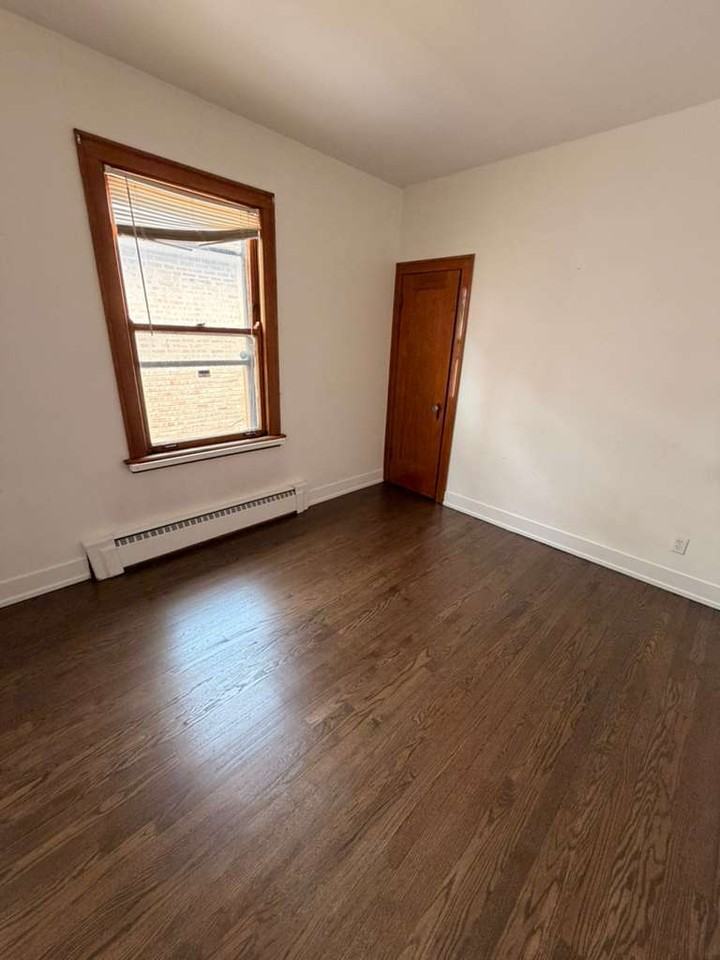 3025 West 54th Place - Bedroom 1 - Photo 5 of 12