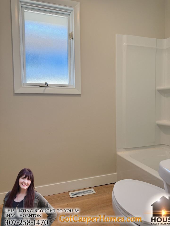 2414 E 9th St #1 - Photo 6 of 11