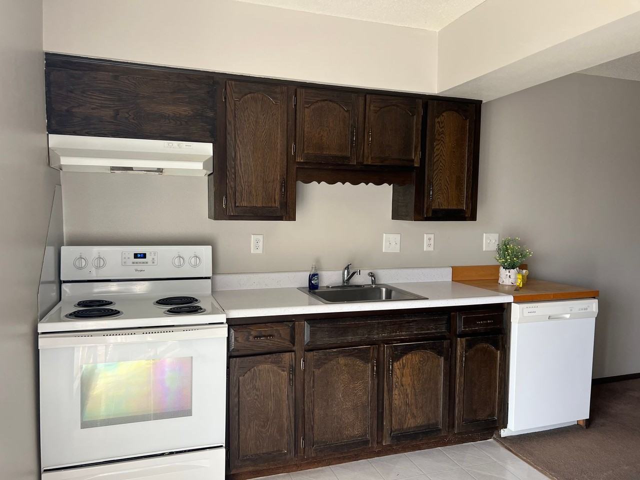 Southpoint Apartments - Photo 2 of 32