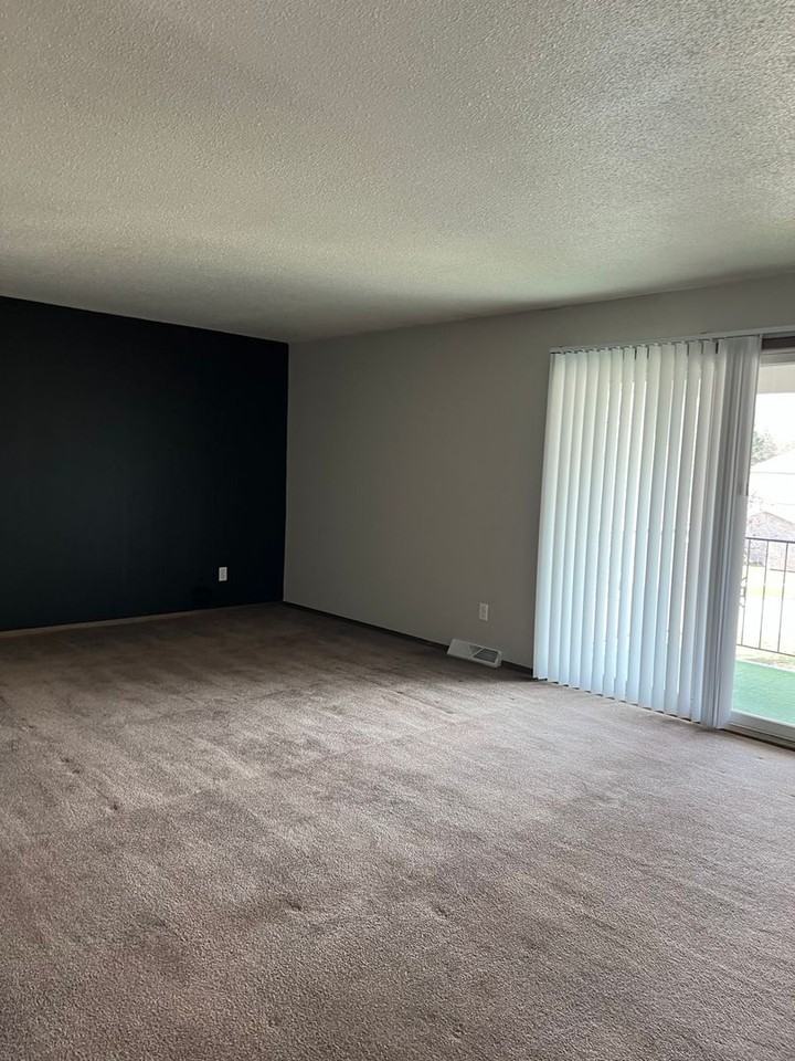 Southpoint Apartments - Photo 3 of 32