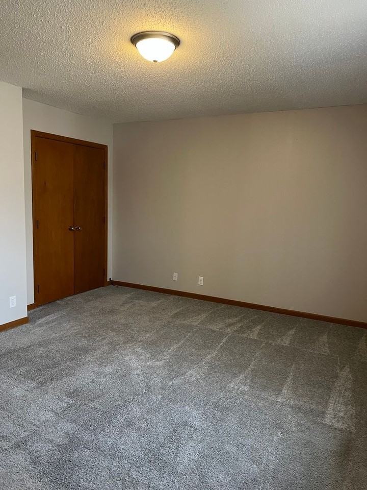 Southpoint Apartments - Photo 4 of 20