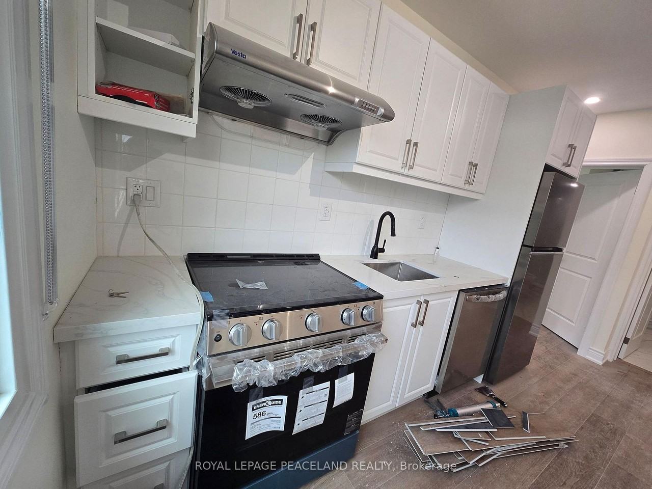 558 Spadina Crescent - Photo 3 of 10