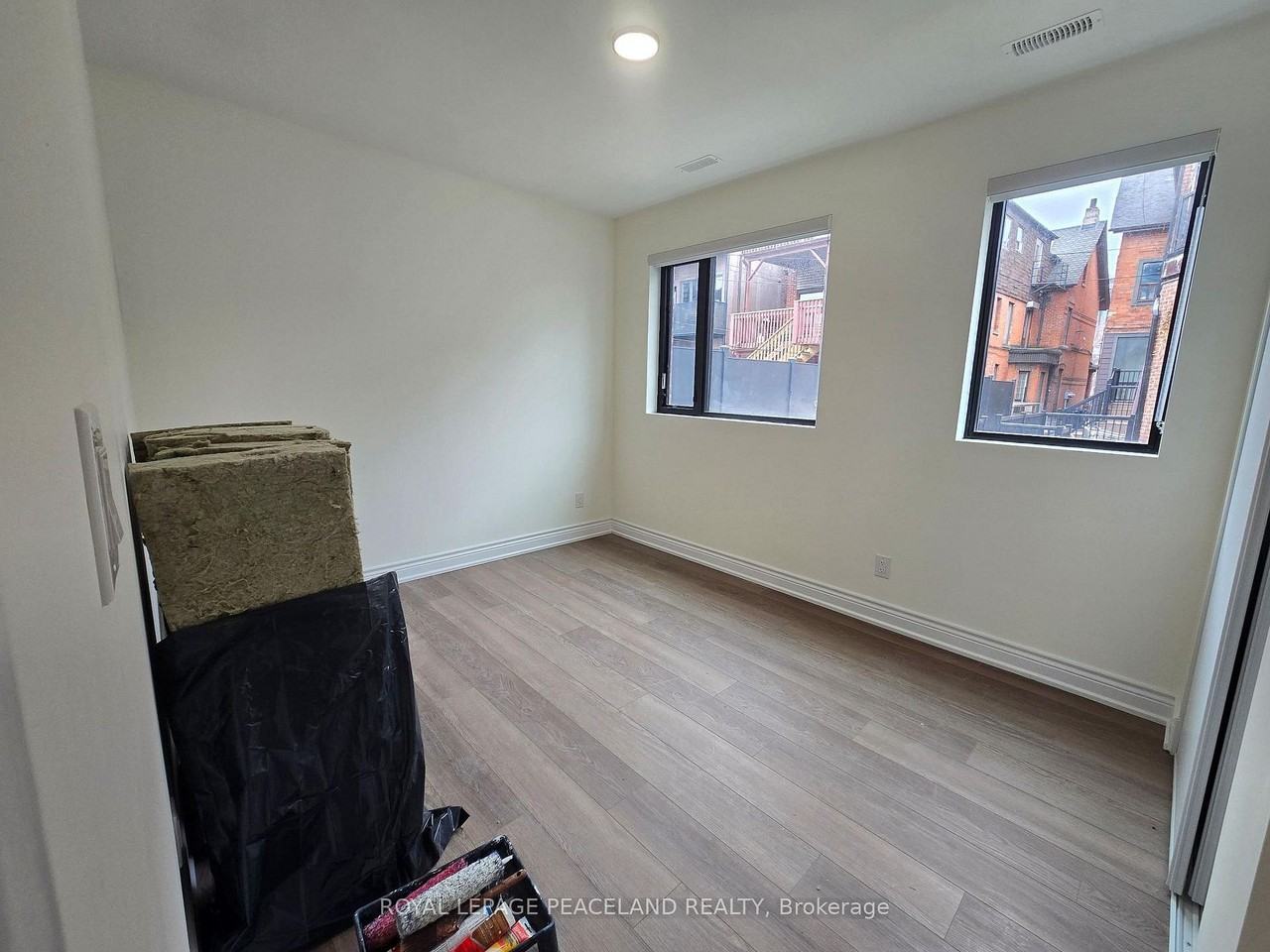 558 Spadina Crescent - Photo 4 of 10