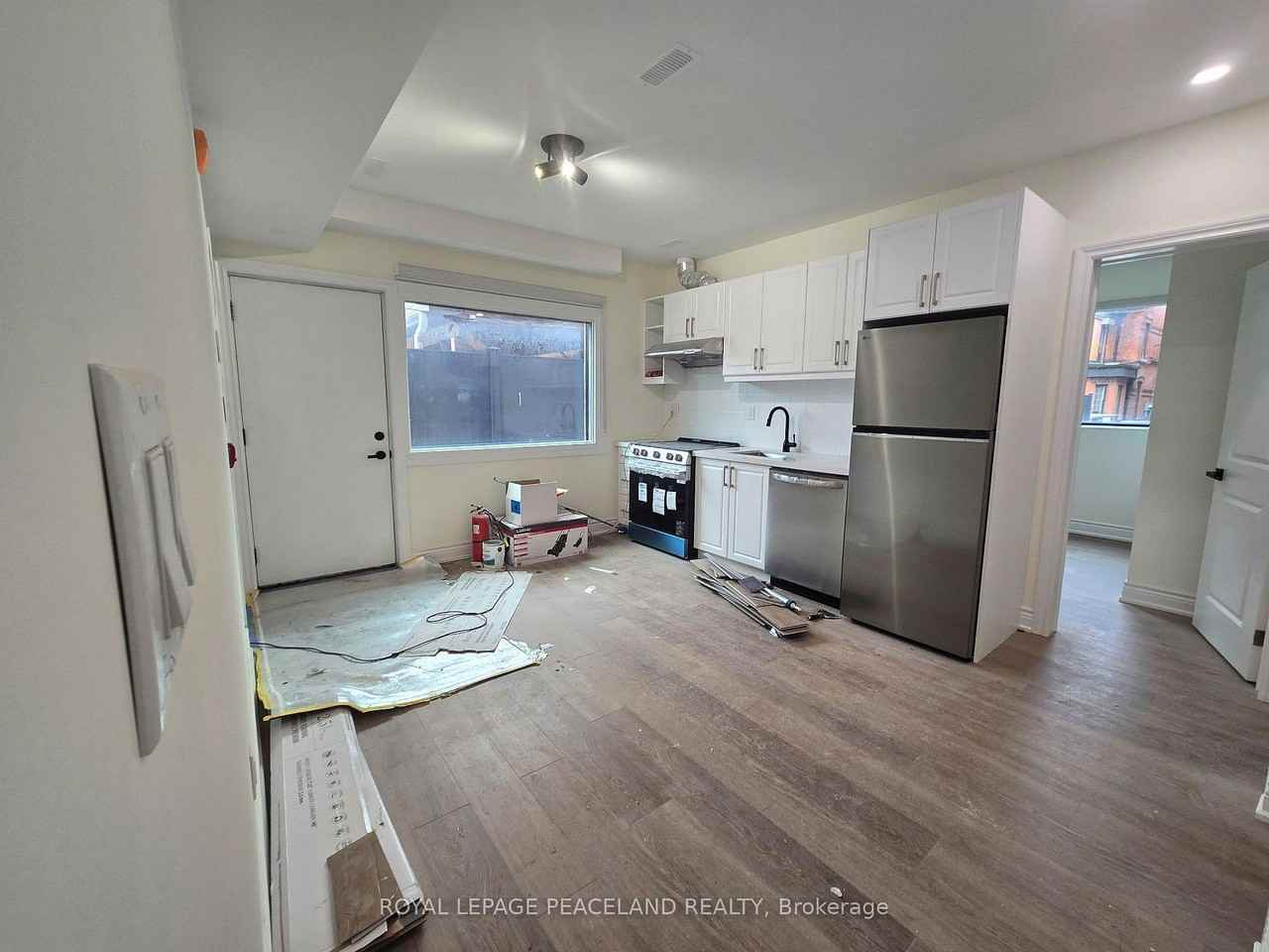 558 Spadina Crescent - Photo 2 of 10