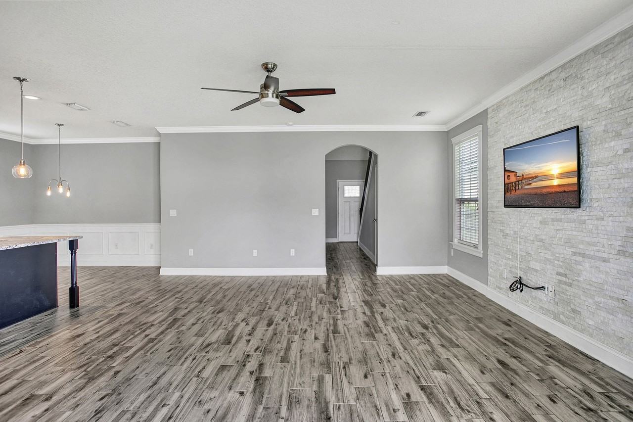 516 Meldrum Ln #1 - Photo 7 of 50