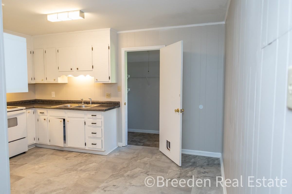 126 Polly St #A - Photo 3 of 10