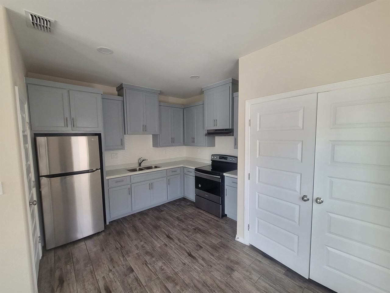 810 S Missouri St #2 - Photo 4 of 10