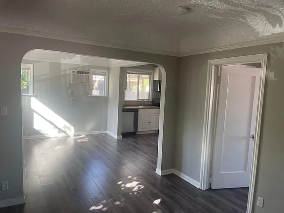 1111 Blake Avenue - Photo 7 of 15