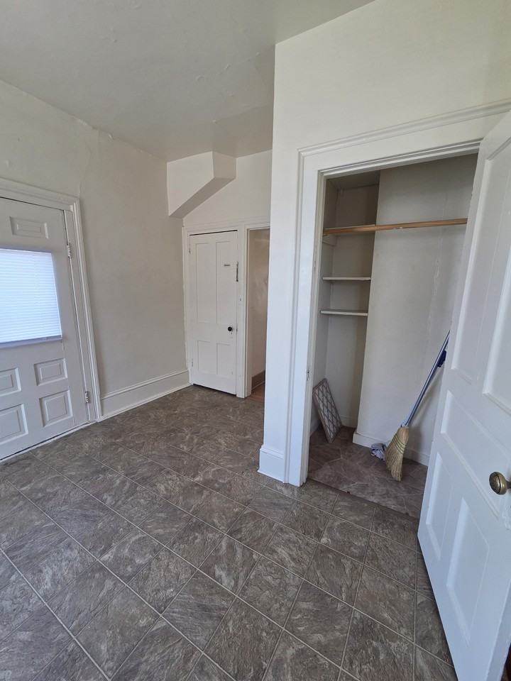 414 N Lee St #1 - Photo 2 of 13