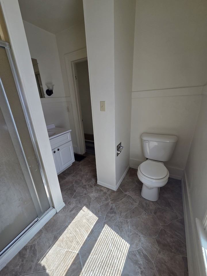 414 N Lee St #1 - Photo 6 of 13