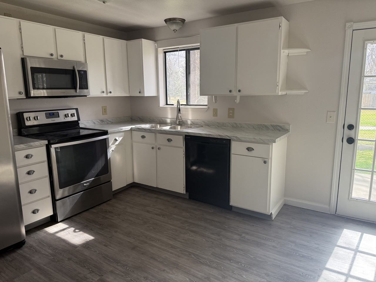 3541 Granger Ave W - Photo 3 of 15