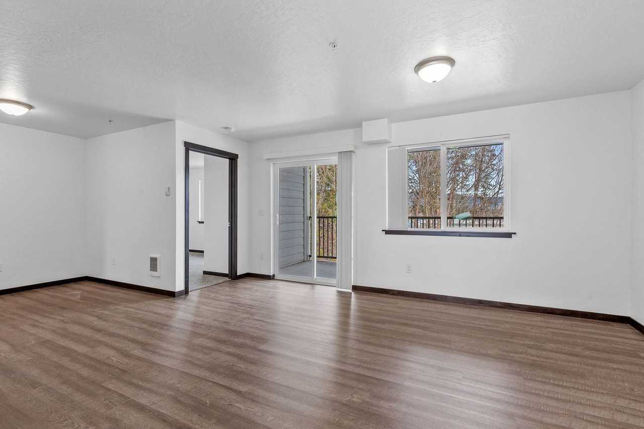 The Landmark - Photo 5 of 27