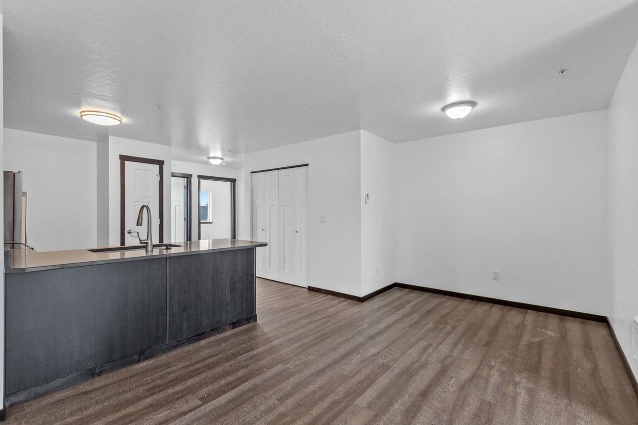 The Landmark - Photo 6 of 27