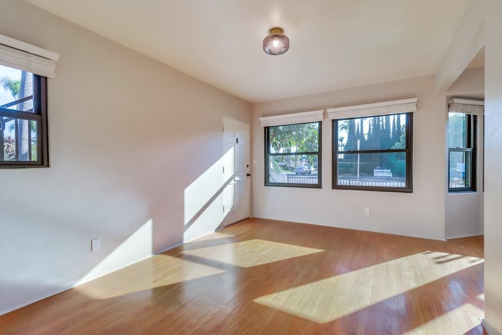 4704 Vista Street - 1 #1 - Photo 4 of 13