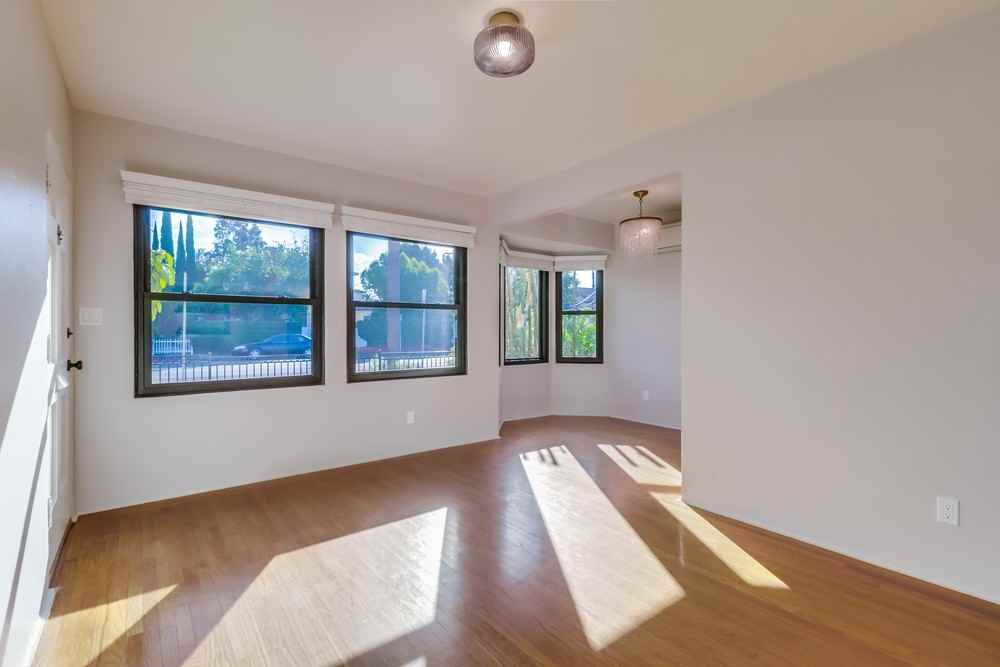 4704 Vista Street - 1 #1 - Photo 5 of 13