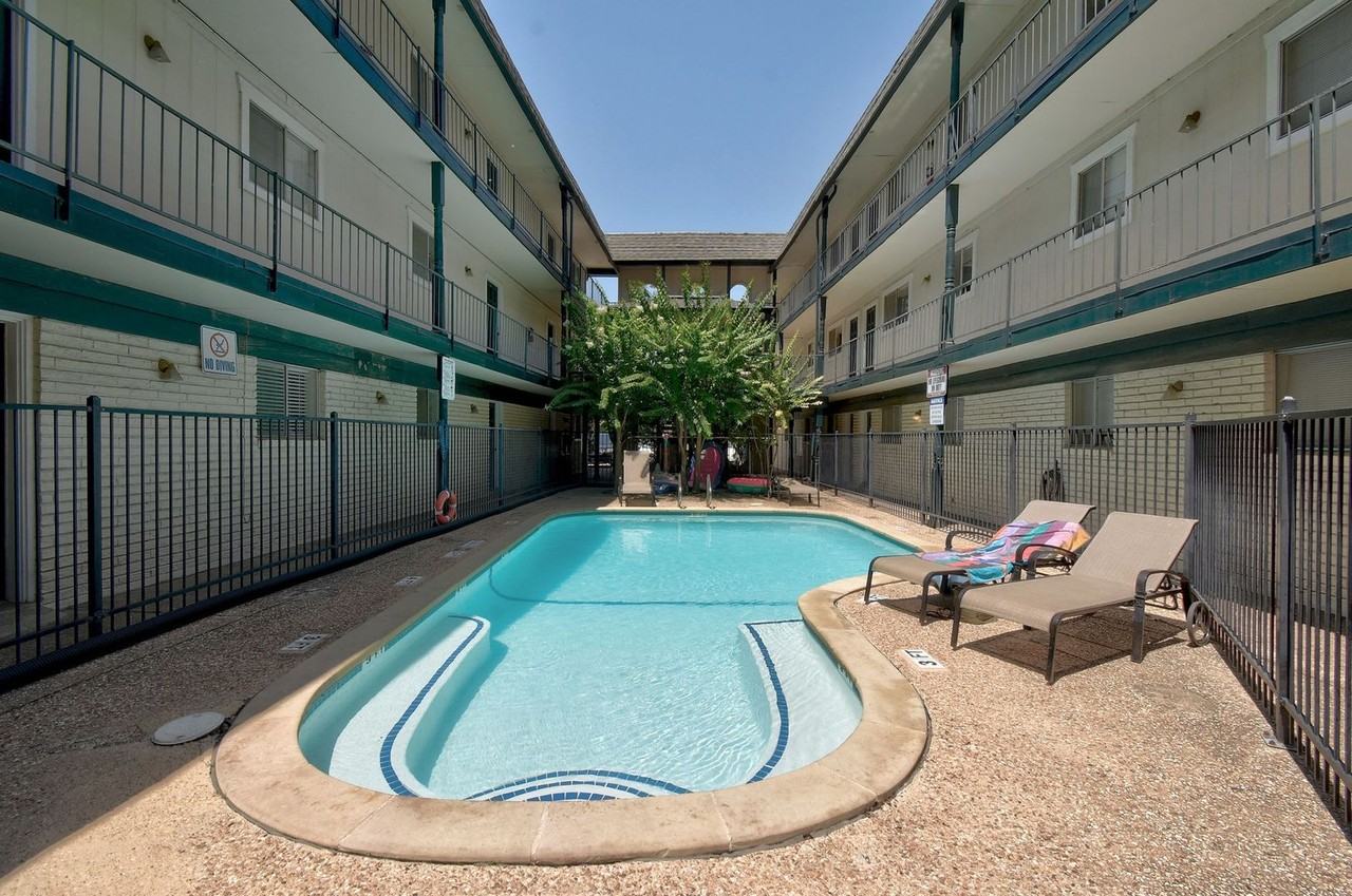Walk to Zilker!!! Barton Springs Apartments - Photo 7 of 45