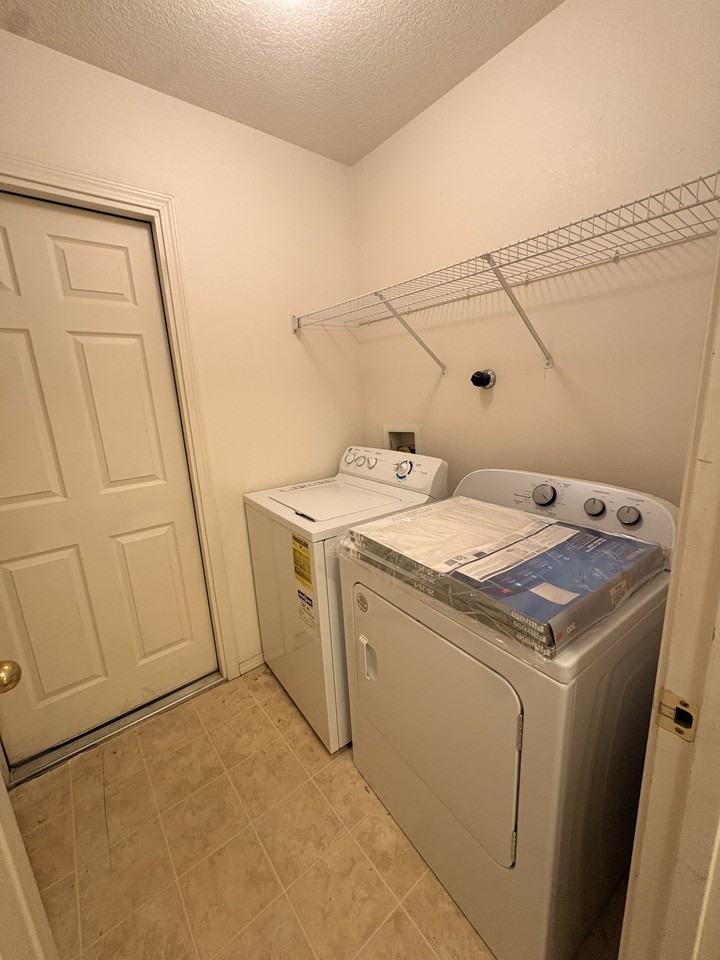 1848 Gallinas Rd Ne #1 - Photo 5 of 12