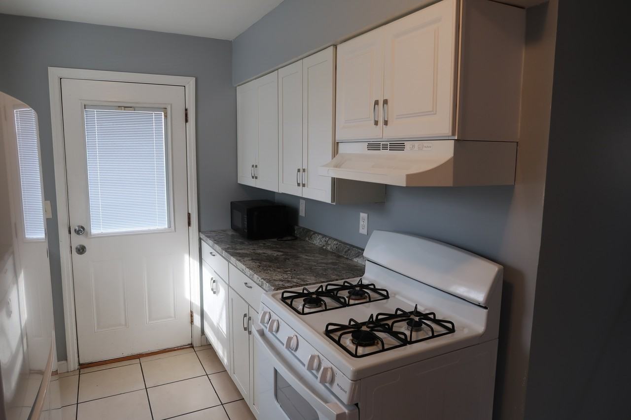 2515 Mckee Ave Sw #2 - Photo 5 of 10