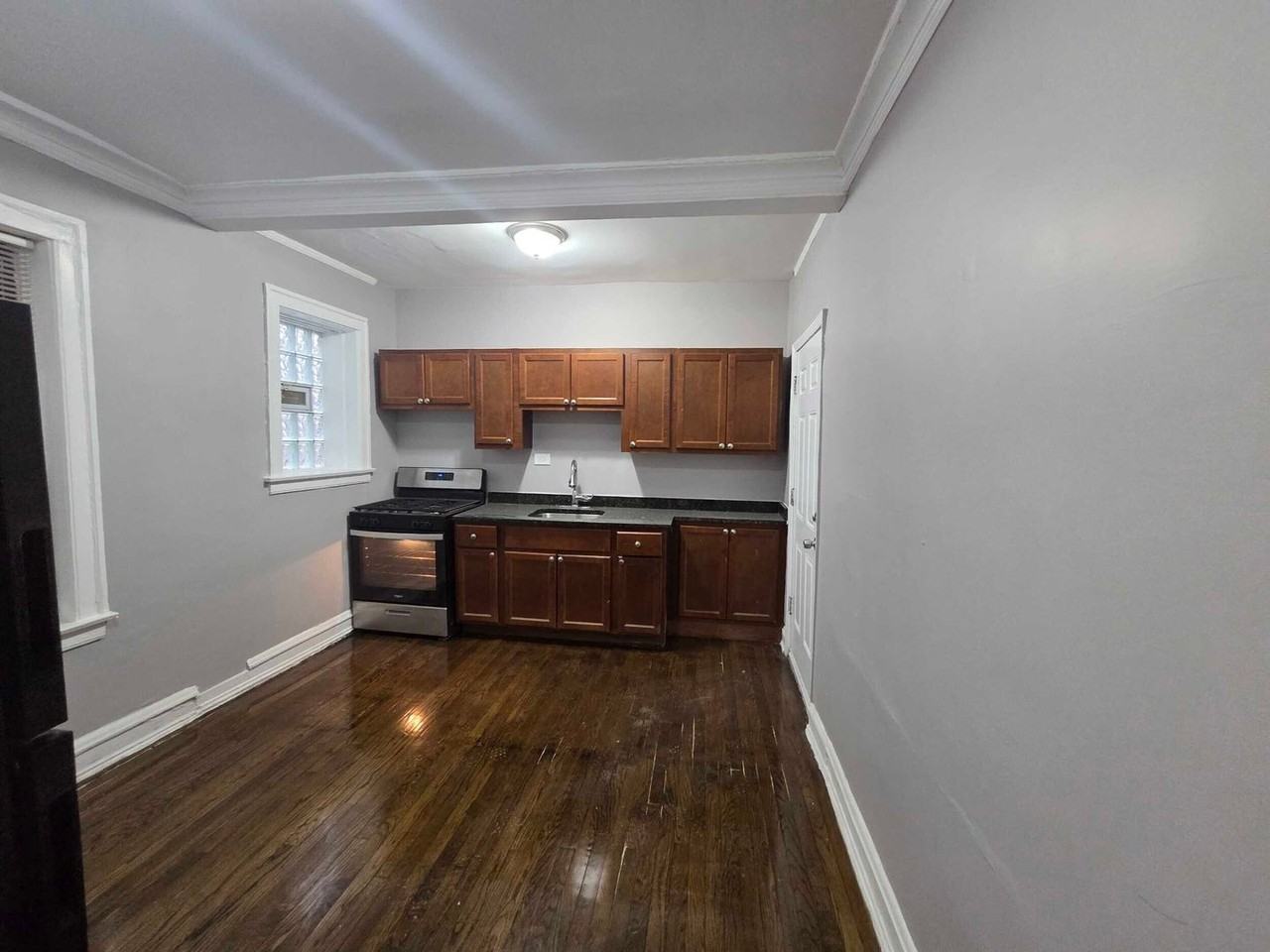 8152-58 S Maryland Ave - Photo 3 of 6