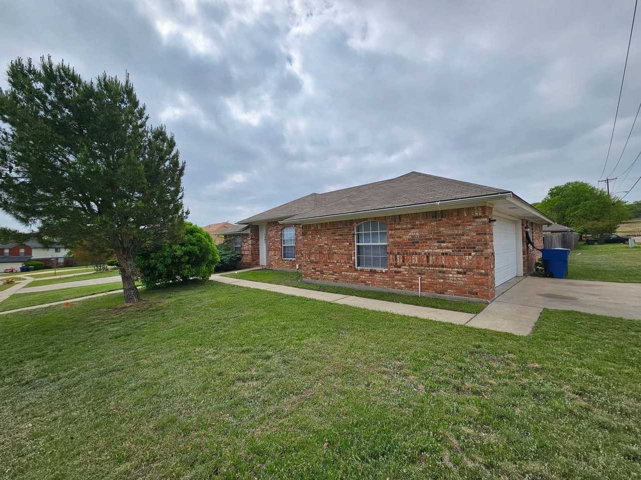 1507 Judy Ln - Photo 2 of 30