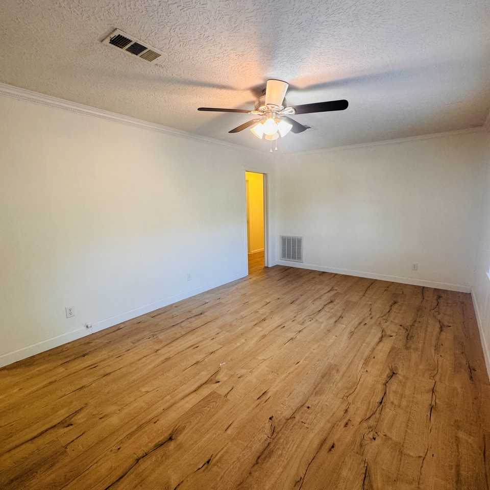 2237 11th St - Photo 2 of 23