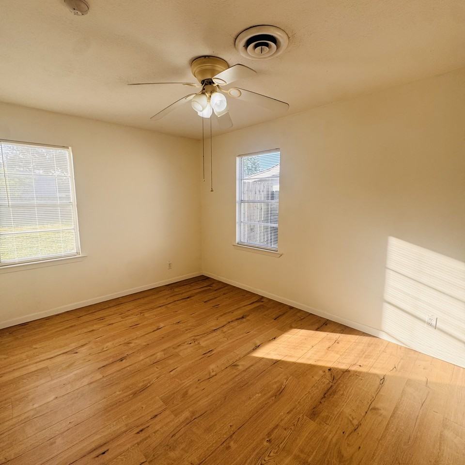 2237 11th St - Photo 7 of 23