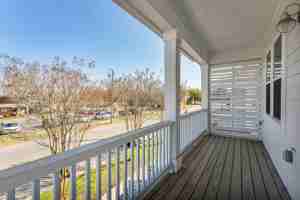 featured image of 816 Nixon St #4