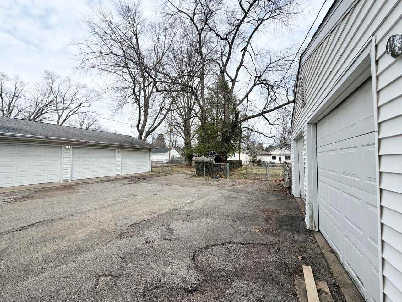 1740 S Park Ave #1-2 - Photo 2 of 9